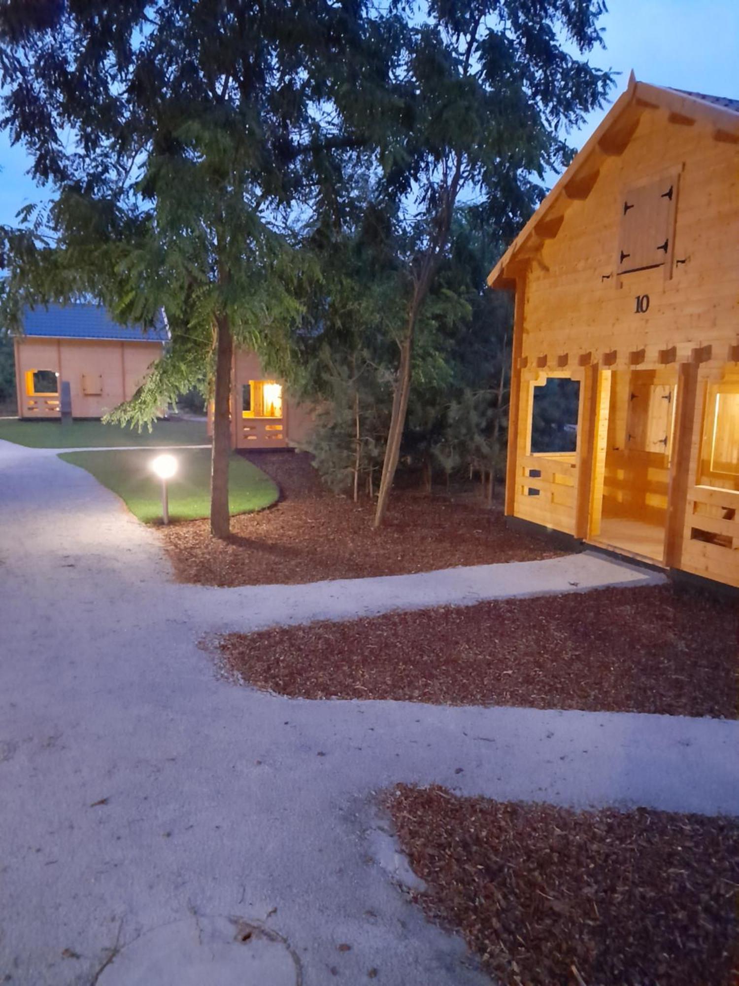Vila Osada Gardenia Ślesin Exteriér fotografie